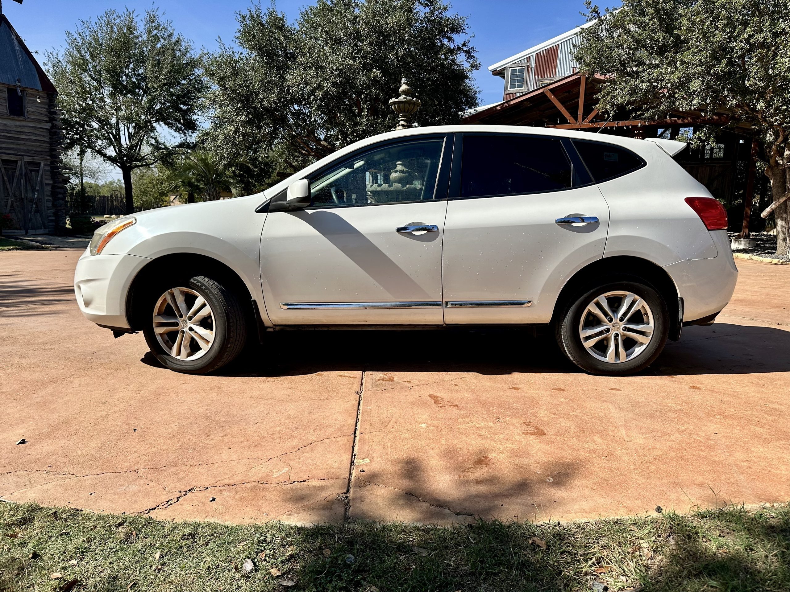 2013 Nissan Rogue SV w/ 65k miles AWD suv